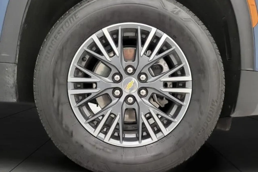 2025 Chevrolet Traverse photo 1