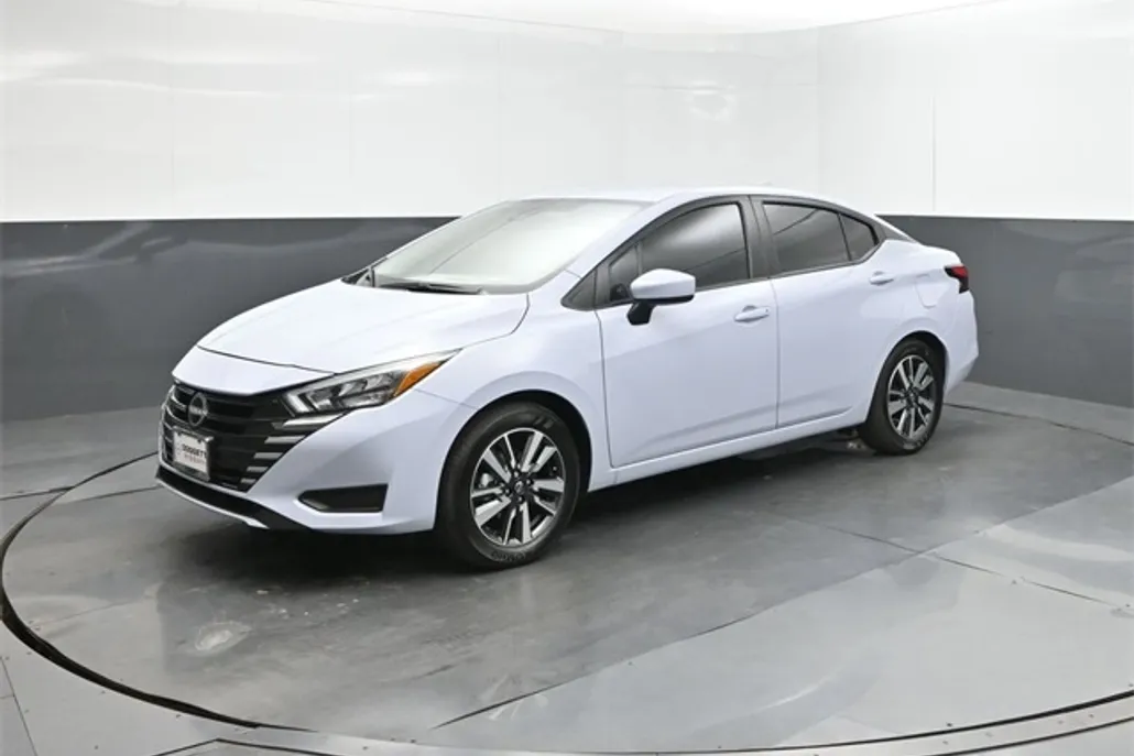 2025 Nissan Versa SV photo 1