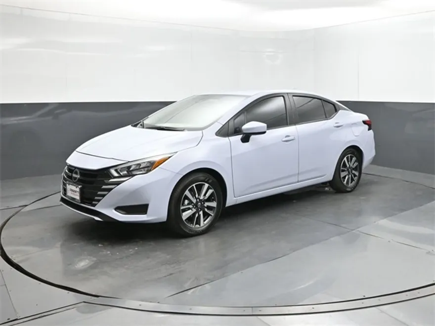 2025 Nissan Versa SV photo 1