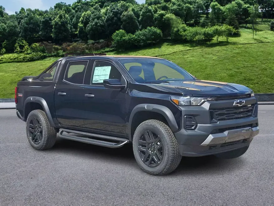 2025 Chevrolet Colorado Trail Boss photo 1