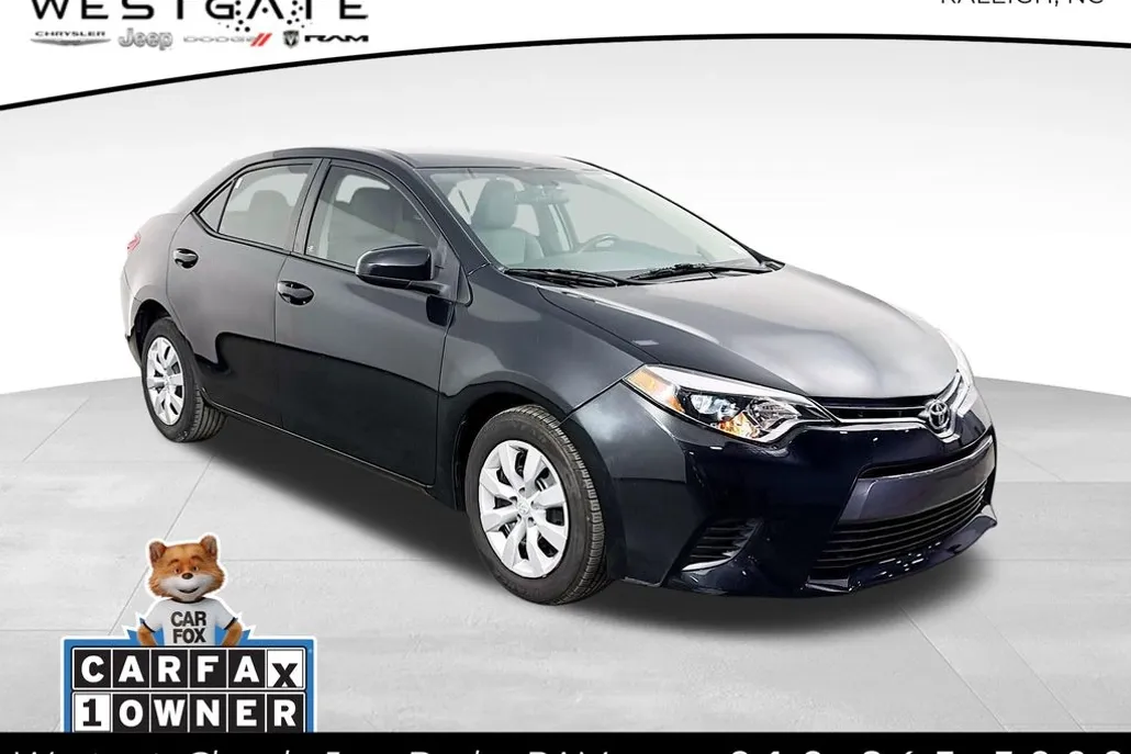 2016 Toyota Corolla LE photo 1