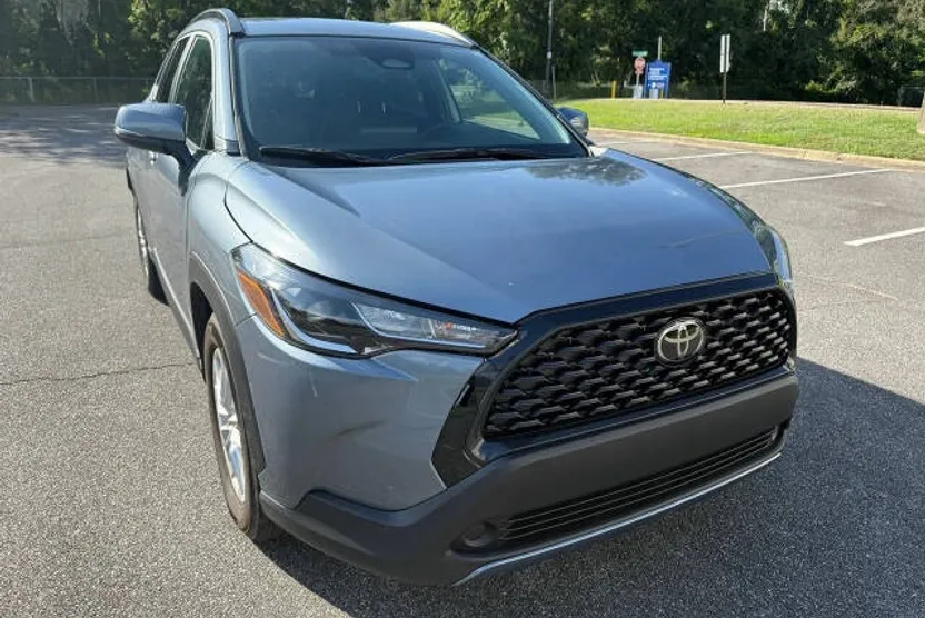 2024 Toyota Corolla Cross LE photo 1