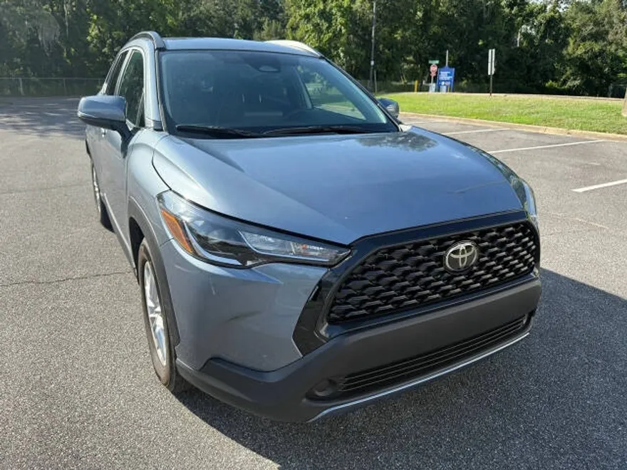 2024 Toyota Corolla Cross LE photo 1