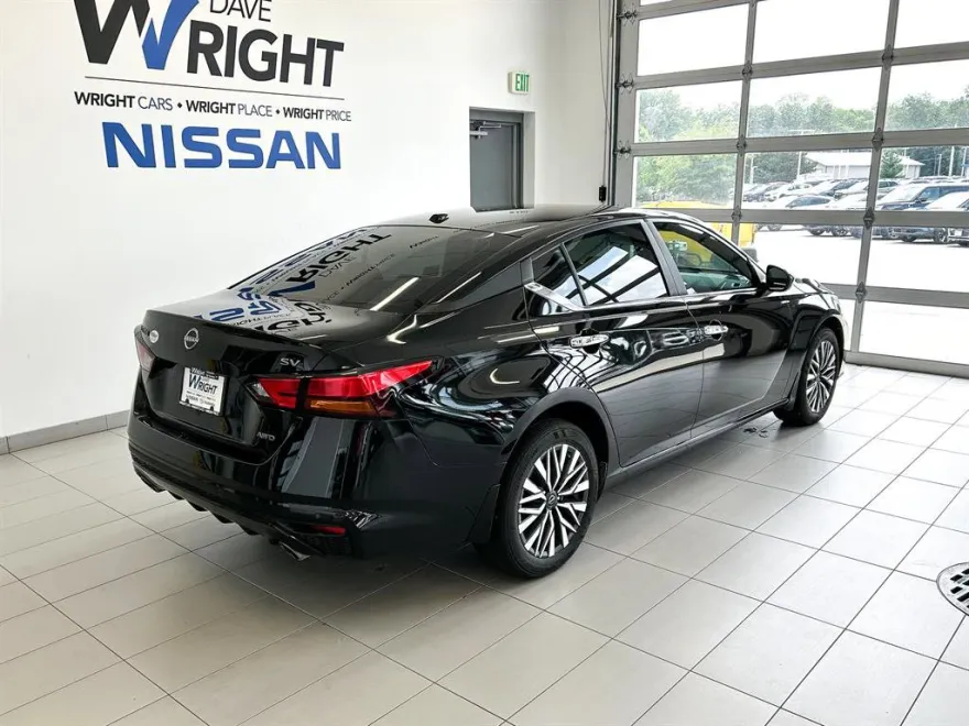2024 Nissan Altima 2.5 SV photo 1