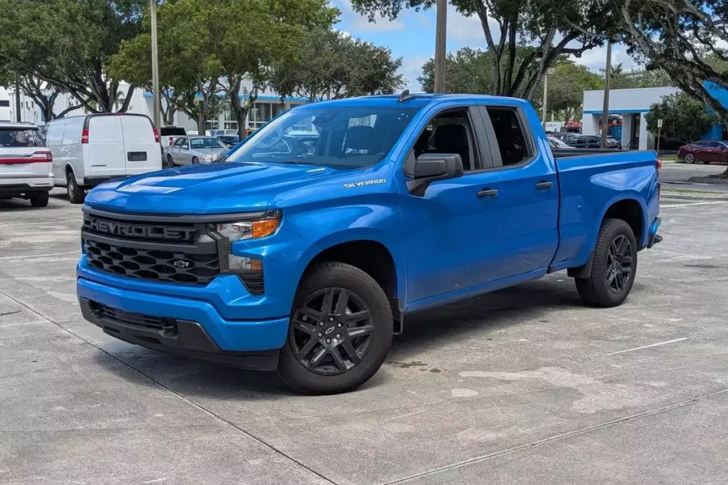 2025 Chevrolet Silverado 1500 Custom photo 1