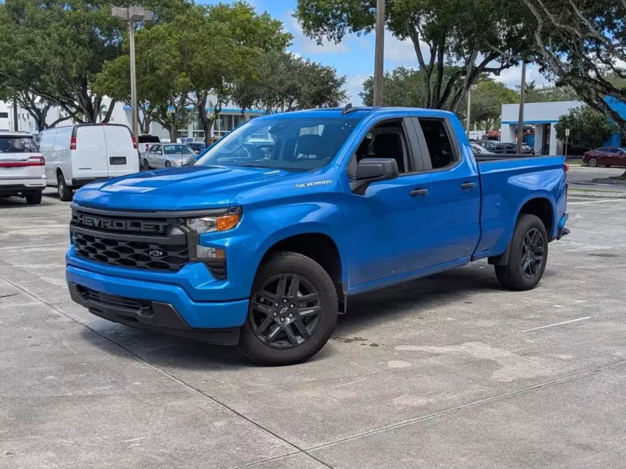2025 Chevrolet Silverado 1500 Custom photo 1