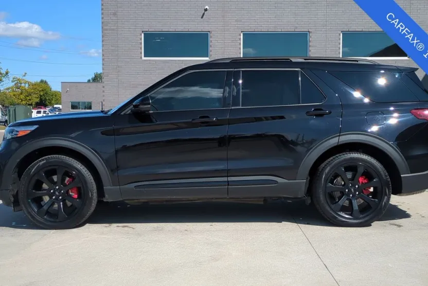 2024 Ford Explorer ST photo 1