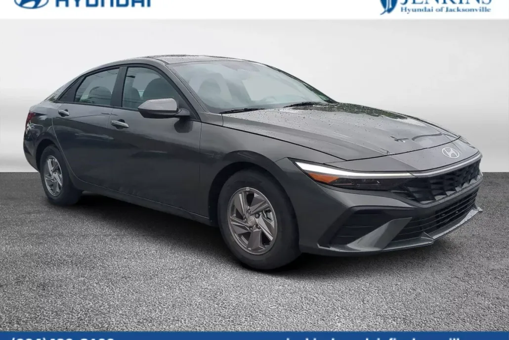 2025 Hyundai Elantra SE photo 1