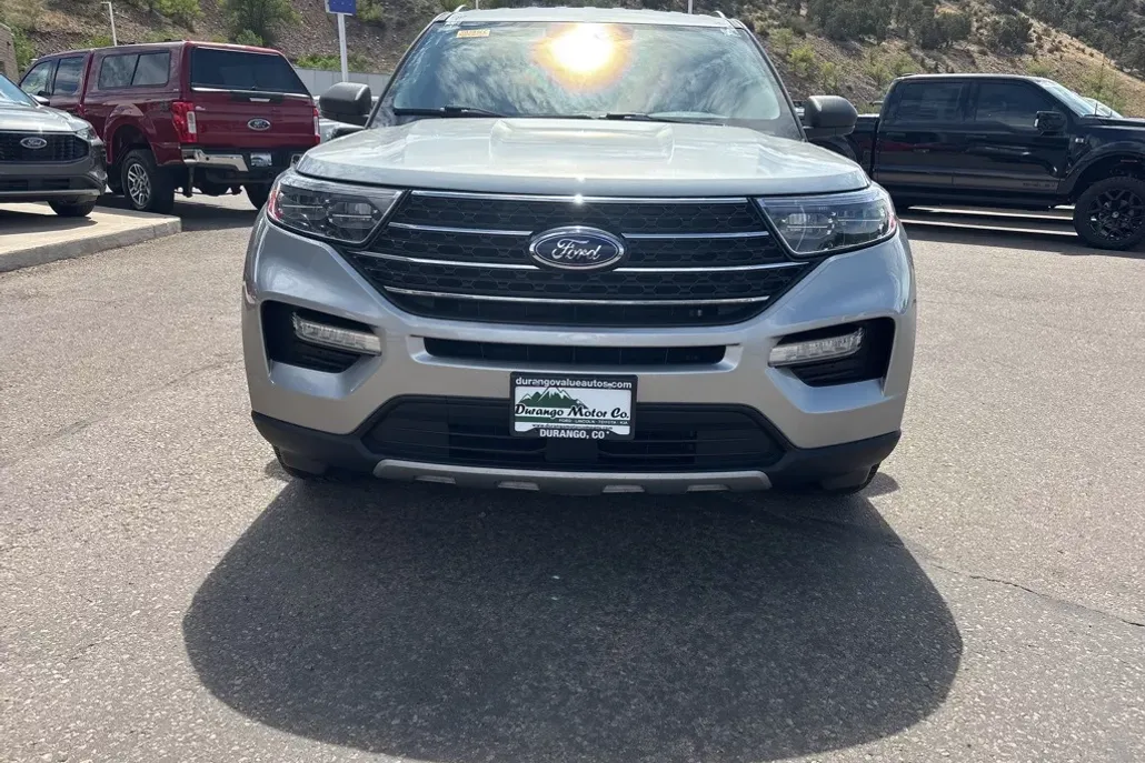 2023 Ford Explorer XLT photo 1