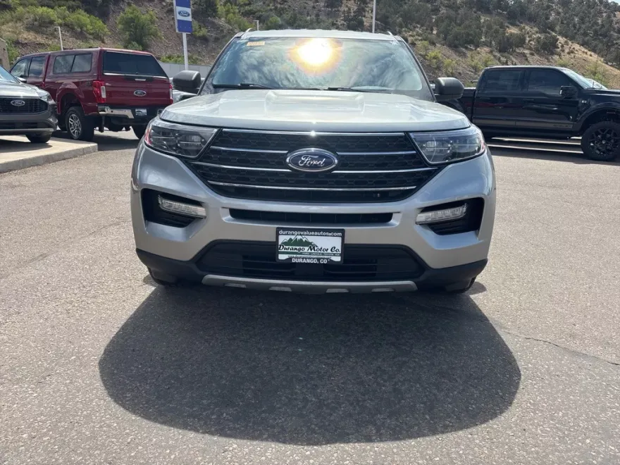2023 Ford Explorer XLT photo 1