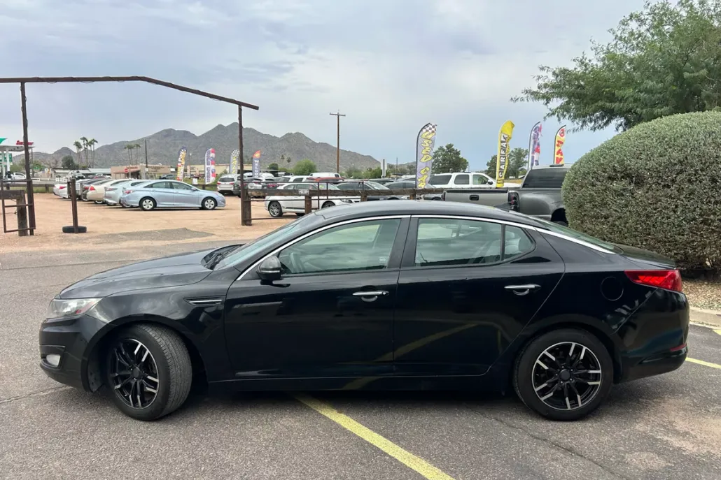2012 Kia Optima LX photo 1