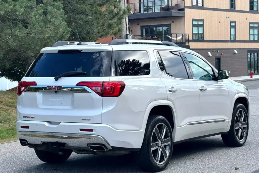 2017 Gmc Acadia Denali photo 1