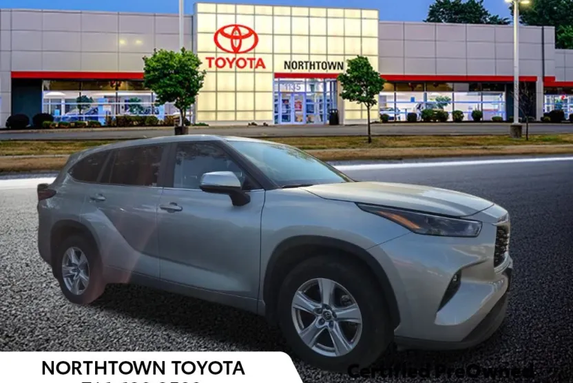 2023 Toyota Highlander LE photo 1