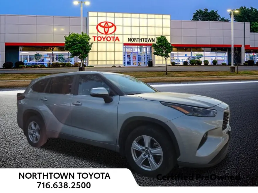 2023 Toyota Highlander LE photo 1