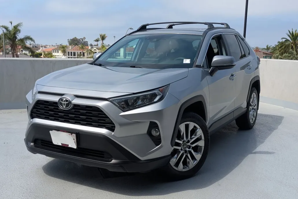 2020 Toyota RAV4 XLE Premium photo 1
