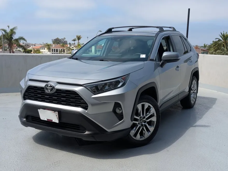 2020 Toyota RAV4 XLE Premium photo 1