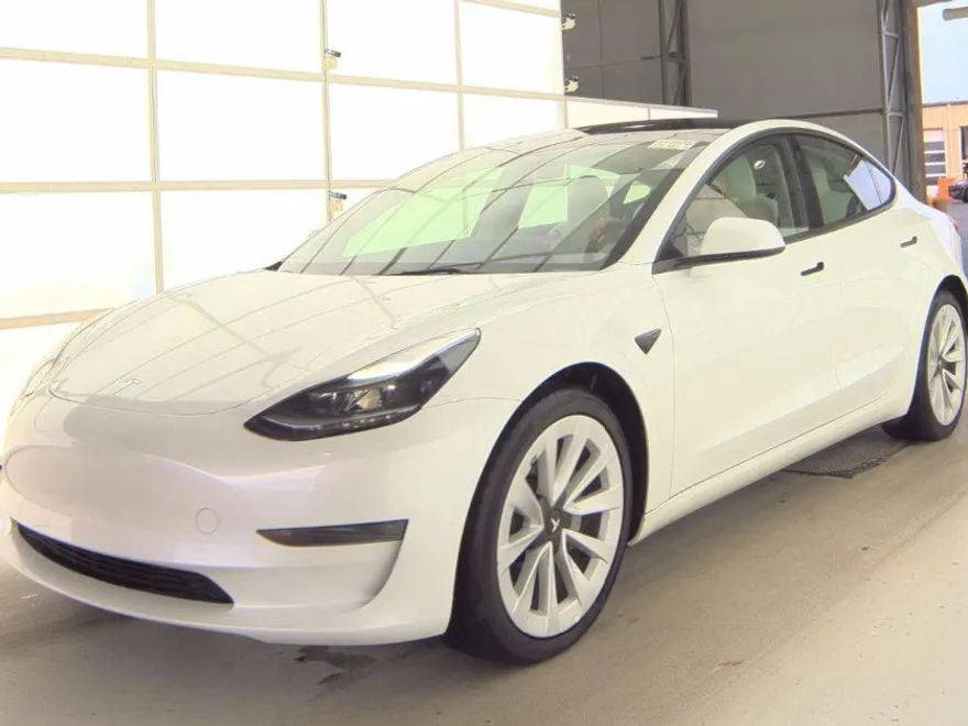 2023 Tesla Model 3 photo 1