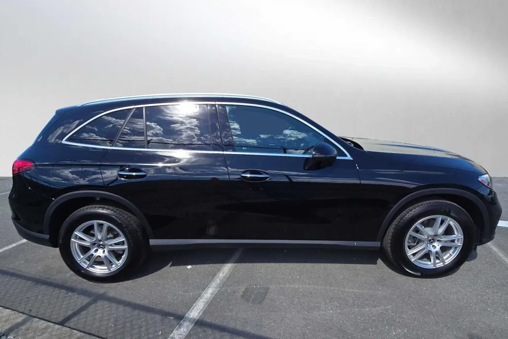 2025 Mercedes Benz GLC 300 4MATIC photo 1