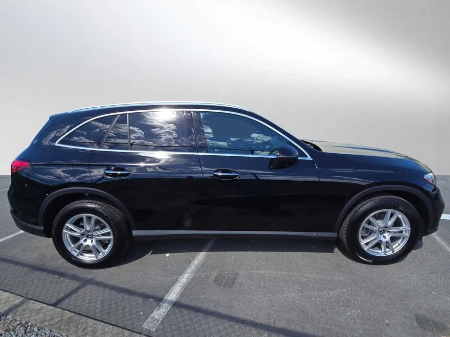 2025 Mercedes Benz GLC 300 4MATIC photo 1