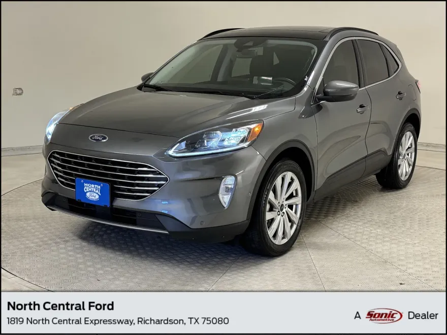 2022 Ford Escape Titanium photo 1