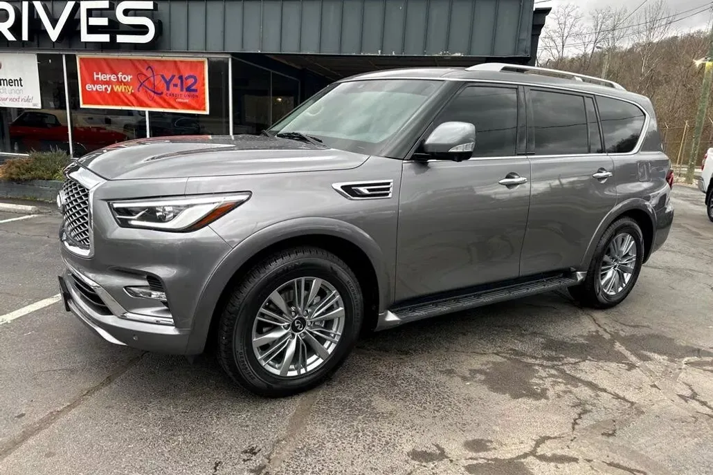 2021 Infiniti QX80 Luxe photo 1