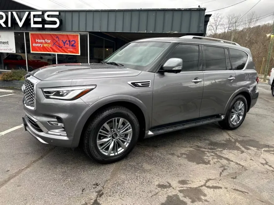 2021 Infiniti QX80 Luxe photo 1