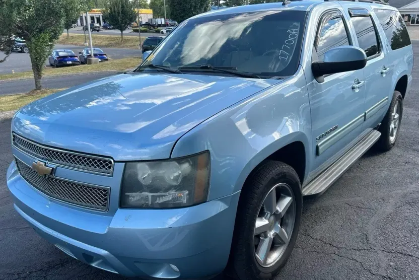 2011 Chevrolet Suburban 1500 photo 1
