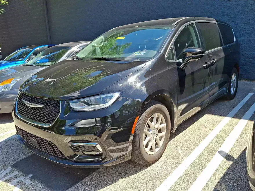 2024 Chrysler Pacifica Touring L photo 1