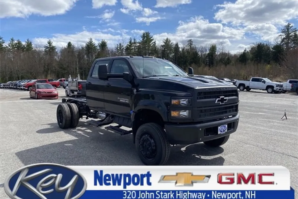 2024 Chevrolet Silverado 6500HD Work Truck photo 1