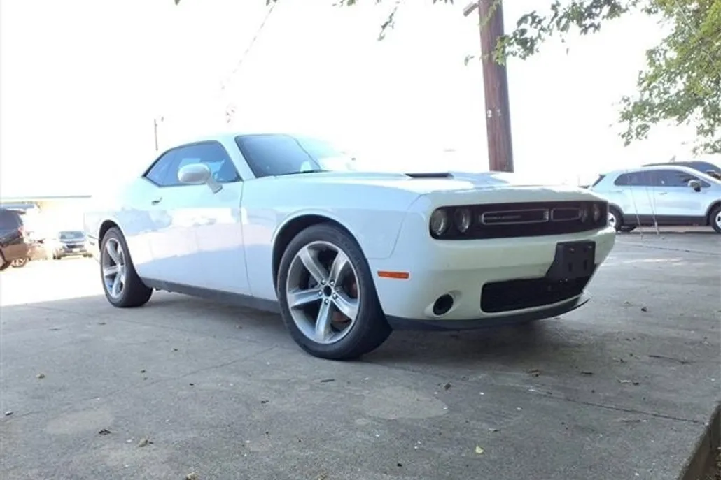 2015 Dodge Challenger SXT photo 1