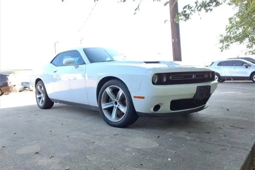 2015 Dodge Challenger SXT photo 1