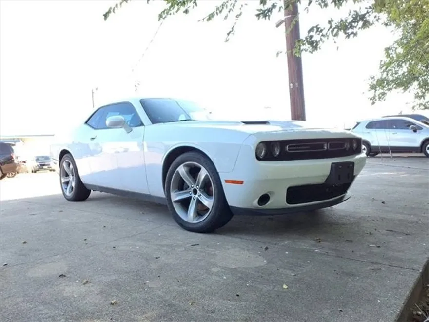 2015 Dodge Challenger SXT photo 1