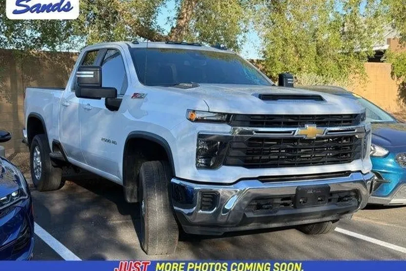 2024 Chevrolet Silverado 2500HD LT photo 1