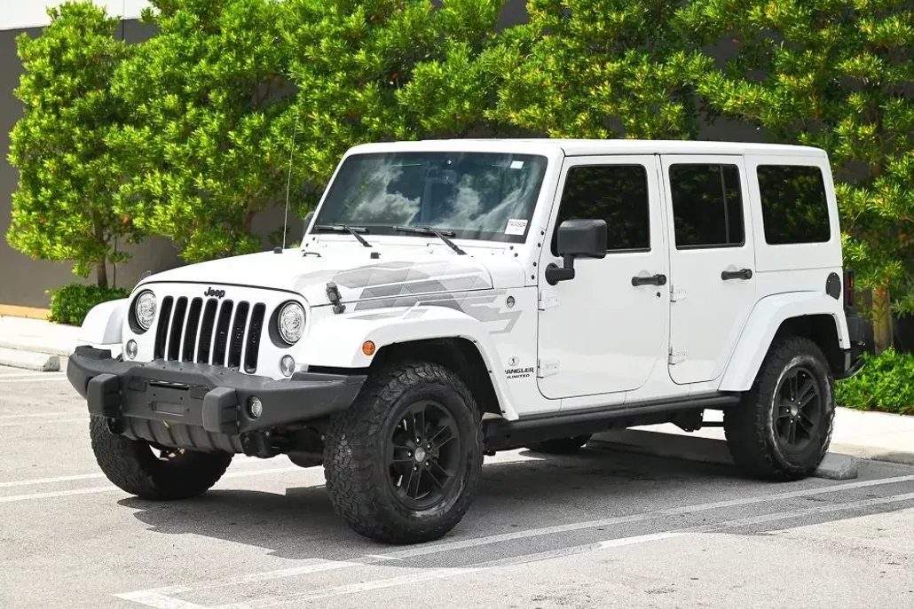 2017 Jeep Wrangler Unlimited Sahara photo 1