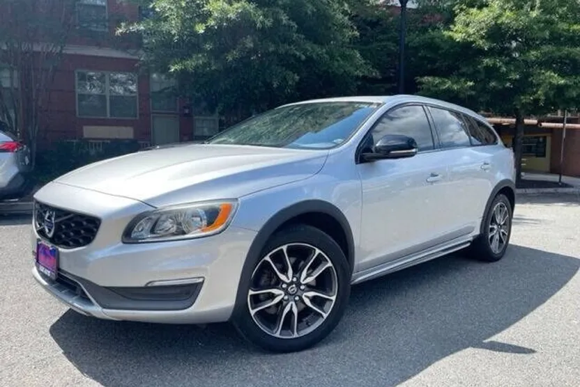 2015 Volvo V60 Cross Country T5 photo 1