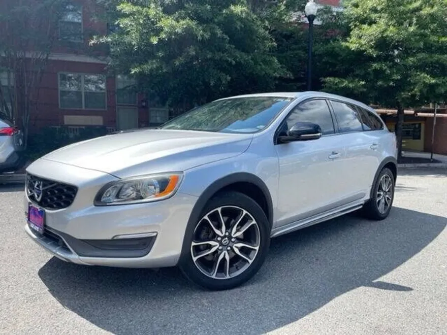 2015 Volvo V60 Cross Country T5 photo 1