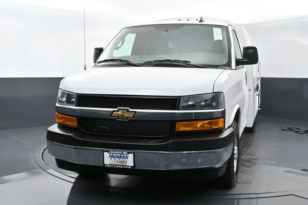 2024 Chevrolet Express Cutaway 3500 photo 1