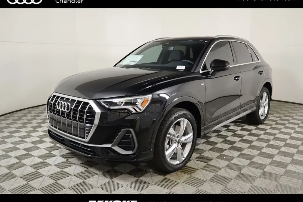 2024 Audi Q3 45 TFSI S line Premium photo 1