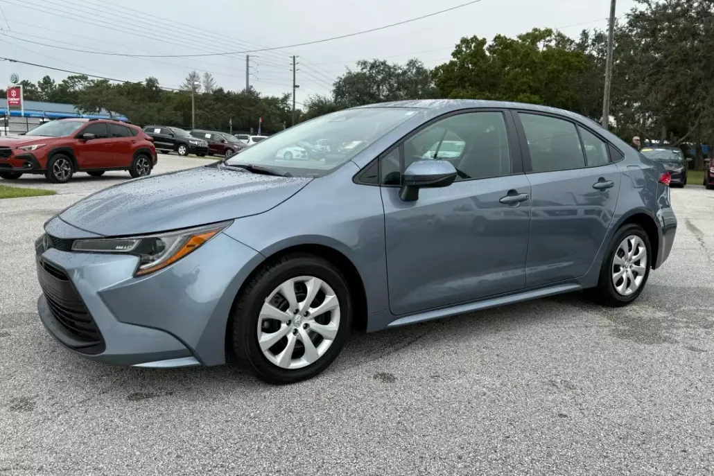 2024 Toyota Corolla LE photo 1
