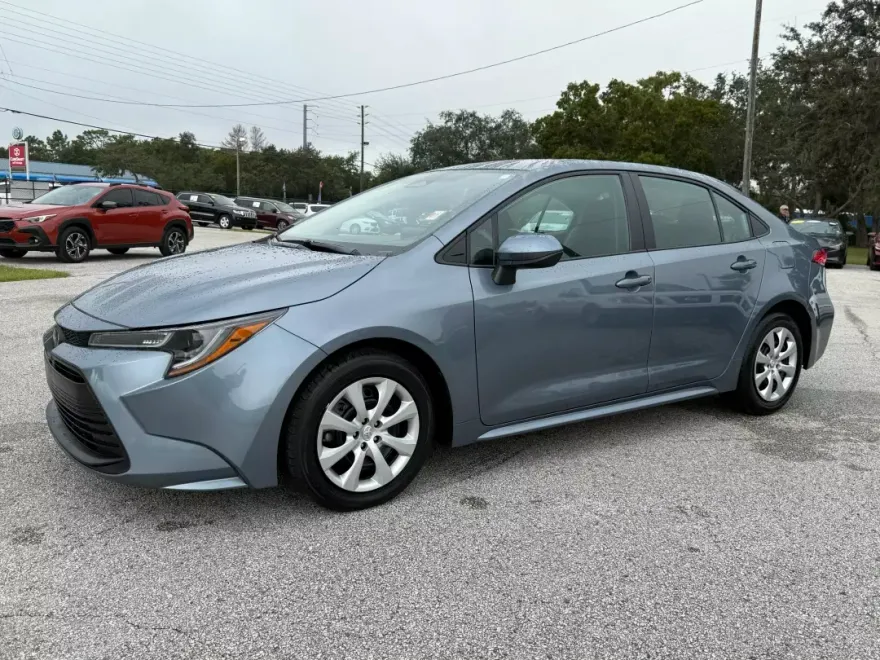 2024 Toyota Corolla LE photo 1