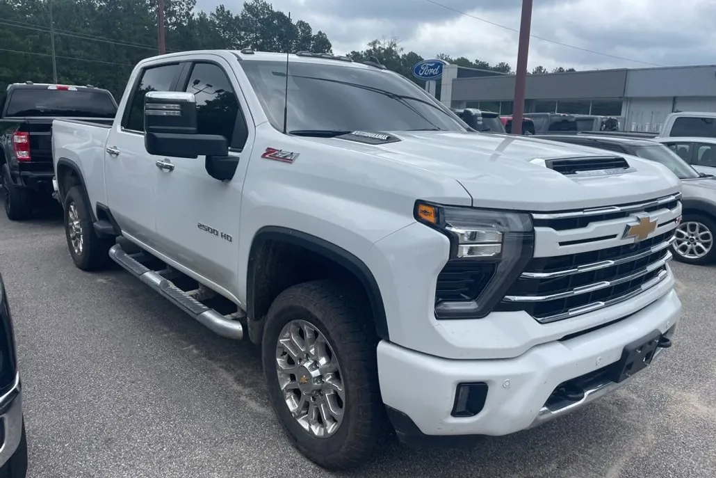 2025 Chevrolet Silverado 2500HD LT photo 1