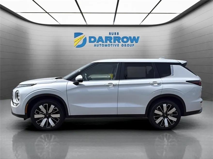 2025 Mitsubishi Outlander SE photo 1