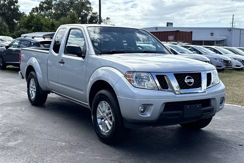 2015 Nissan Frontier SV photo 1