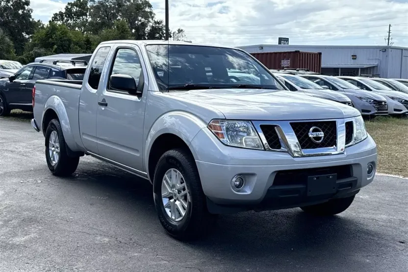2015 Nissan Frontier SV photo 1
