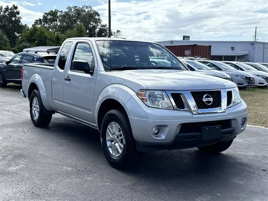 2015 Nissan Frontier SV photo 1