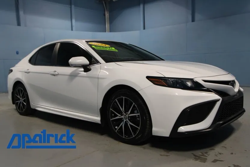 2023 Toyota Camry SE photo 1