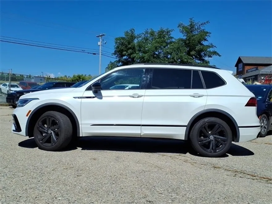 2024 Volkswagen Tiguan SE R-Line Black photo 1