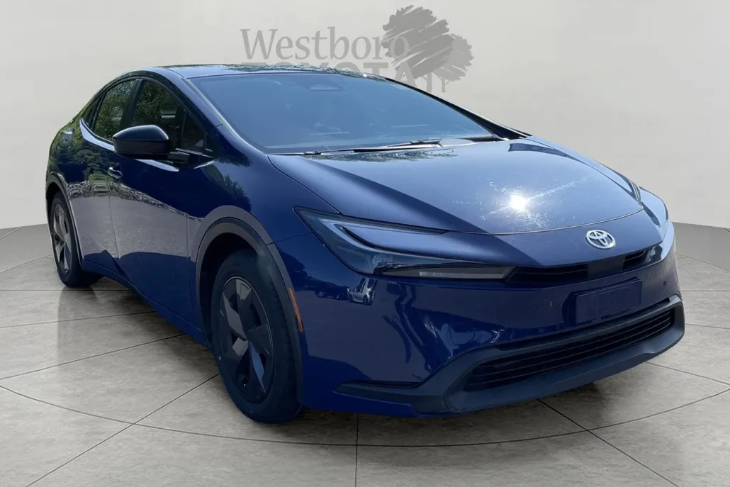 2024 Toyota Prius LE photo 1
