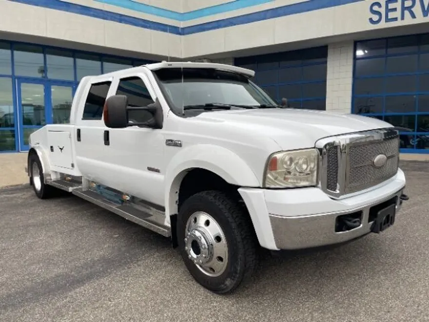 2005 Ford F-550 photo 1
