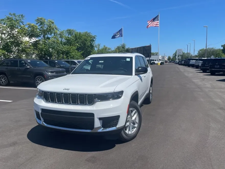 2025 Jeep Grand Cherokee Laredo photo 1